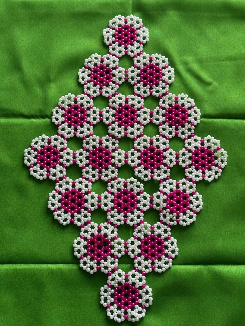 Pearl diamond shaped table mat